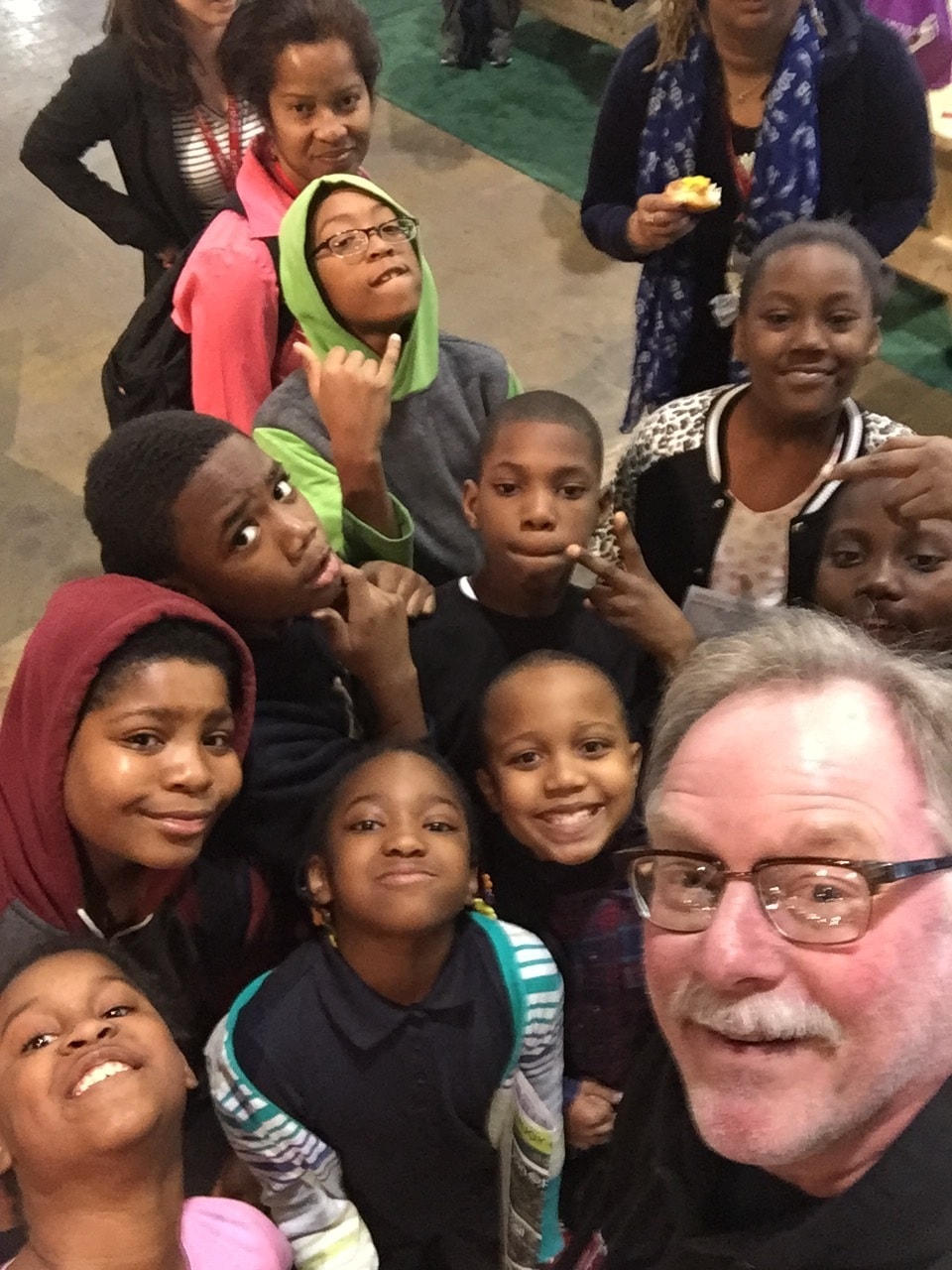 kevin selfit with line of kids